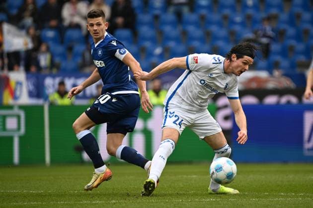 22 02 2025, xjhx, Soccer 2 Bundesliga, Karlsruher SC 1 FC Magdeburg v l Marvin Wanitzek Karlsruher SC KSC Jean Hugonet 1 FC Magdeburg Zweikampf, Aktion, action, battle for the ball DFL DFB REGULATIONS PROHIBIT ANY USE OF PHOTOGRAPHS as IMAGE SEQUENCES and or QUASI VIDEO Karlsruhe