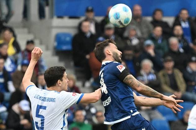 22 02 2025, xjhx, Soccer 2 Bundesliga, Karlsruher SC 1 FC Magdeburg v l Jamie Lawrence 1 FC Magdeburg Fabian Schleusener Karlsruher SC KSC Zweikampf, Aktion, action, battle for the ball DFL DFB REGULATIONS PROHIBIT ANY USE OF PHOTOGRAPHS as IMAGE SEQUENCES and or QUASI VIDEO Karlsruhe