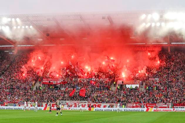 Sport Themen der Woche KW08 Sport Bilder des Tages Fans 1.FSV Mainz , Fussball, 1. Bundesliga, 23.Spieltag, 2024 2025, 1.FSV Mainz vs. FC St. Pauli, 22.02.2025, Mewa Arena, Mainz, Deutschland DFL REGULATIONS PROHIBIT ANY USE OF PHOTOGRAPHS AS IMAGE SEQUENCES AND OR QUASI-VIDEO. Mainz Mewa Arena Rheinland-Pfalz Deutschland *** Fans 1 FSV Mainz , Soccer, 1 Bundesliga, Matchday 23, 2024 2025, 1 FSV Mainz vs FC St Pauli, 22 02 2025, Mewa Arena, Mainz, Germany DFL REGULATIONS PROHIBIT ANY USE OF PHOTOGRAPHS AS IMAGE SEQUENCES AND OR QUASI VIDEO Mainz Mewa Arena Rheinland Pfalz Germany Copyright: xGrantxHubbsx