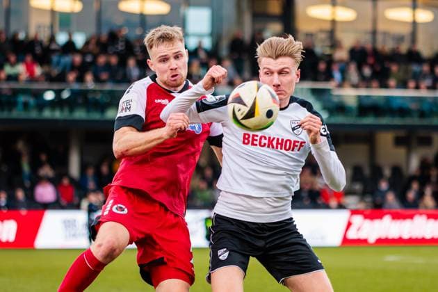 v l Lars Dietz FC Viktoria Koeln 1904, 02 , Eduard Probst SC Verl, 17 GER, SC Verl vs FC Viktoria Koeln 1904, Football, 3 Liga, 25 Matchday, Season 2024 2025, 22 02 2025 DFL Regulations prohibit any use of photographers as image sequences and or quasi video GER, SC Verl vs FC Viktoria Koeln 1904, Football, 3 Liga, 25 Matchday, Season 2024 2025, 22 02 2025 Verl Copyright: xEibner-Pressefoto JanxRollingerx EP_JSK