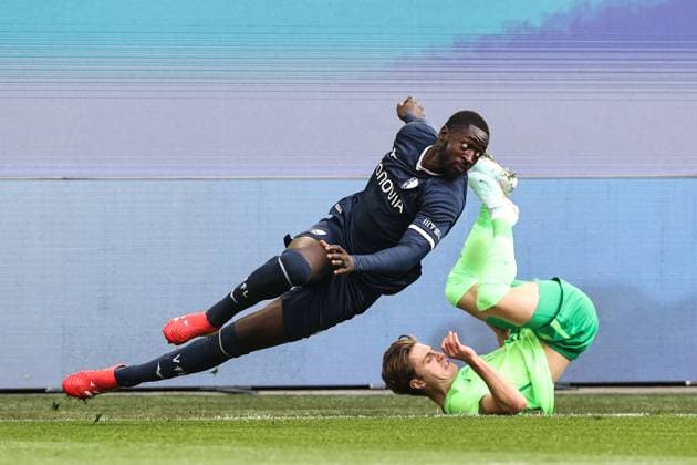 Sport Themen der Woche KW08 Sport Bilder des Tages Ibrahima Sissoko (VfL Bochum,6) gegen Mattias Svanberg (VfL Wolfsburg,32) - 1. Fussball Bundesliga Saison 2024-2025 Punktspiel VfL Wolfsburg vs. VfL Bochum in der Volkswagen Arena in Wolfsburg - Aktion,Fussball,Deutschland,Mann,Männer,22.02.2025 *** Ibrahima Sissoko VfL Bochum,6 vs Mattias Svanberg VfL Wolfsburg,32 1 Soccer Bundesliga Season 2024 2025 Point Match VfL Wolfsburg vs VfL Bochum at the Volkswagen Arena in Wolfsburg Action,Soccer,Germany,Man,Men,22 02 2025