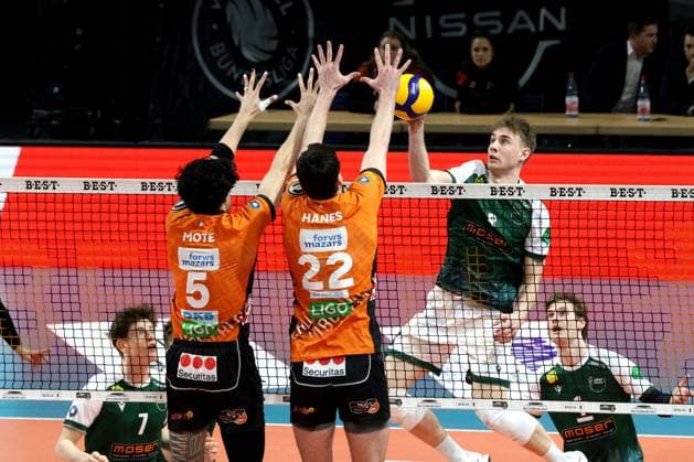 DEU, DVV, 1 VBL, BR Volleys vs FT 1844 Freiburg, 22 02 2025, Max Schmeling Halle, Berlin, DEU, DVV, 1 VBL, BR Volleys vs FT 1844 Freiburg, in the picture Neheimjah Mote BR Volleys 5 , Jake Hanes BR Volleys 22 , Anton Jung FT 1844 Freiburg 8 Foto Juergen Engler nordphoto GmbH nordphotoxGmbHx xEngler nph00076