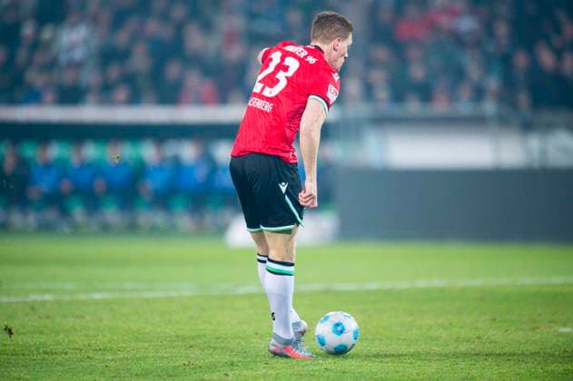 22 02 2025 Soccer, 2024 2025, 2 Bundesliga, Matchday 21, Hannover 96 SC Paderborn 07 Marcel Halstenberg Hannover scores the goal for 1 0 DFL REGULATIONS PROHIBIT ANY USE OF PHOTOGRAPHS AS IMAGE SEQUENCES AND OR QUASI VIDEO Hannover Lower Saxony Germany Heinz von Heiden Arena