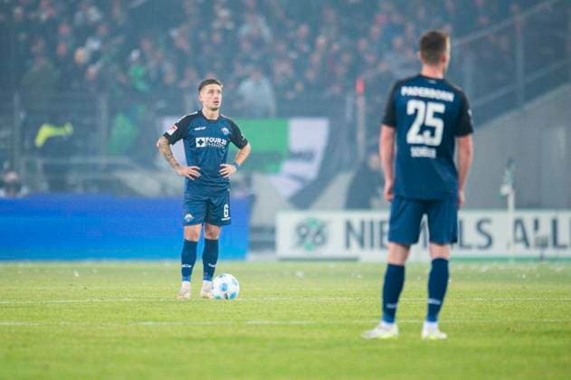 22 02 2025 Soccer, 2024 2025, 2 Bundesliga, Matchday 21, Hannover 96 SC Paderborn 07 L R Marvin Mehlem Paderborn , Tjark Scheller Paderborn DFL REGULATIONS PROHIBIT ANY USE OF PHOTOGRAPHS AS IMAGE SEQUENCES AND OR QUASI VIDEO Hannover Lower Saxony Germany Heinz von Heiden Arena