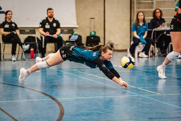 Volleyball Women Season 2024 2025 2 Volleyball Bundesliga Women Pro ETV Hamburg vs Allbau Volleys Essen 22 02 2025 Feli Anne Clemann 2, ETV Hamburg jumps for the ball Hamburg Lokstedter Steindamm 52 Hamburg Germany