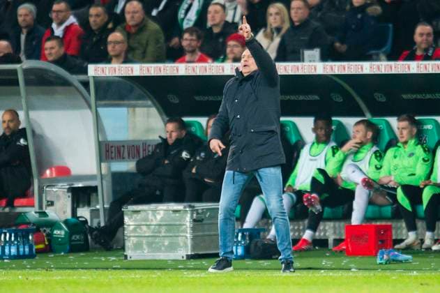 22 02 2025 Soccer, 2024 2025, 2 Bundesliga, 21 Matchday, Hannover 96 SC Paderborn 07 Andre Breitenreiter Coach Hannover DFL REGULATIONS PROHIBIT ANY USE OF PHOTOGRAPHS AS IMAGE SEQUENCES AND OR QUASI VIDEO Hannover Lower Saxony Germany Heinz von Heiden Arena