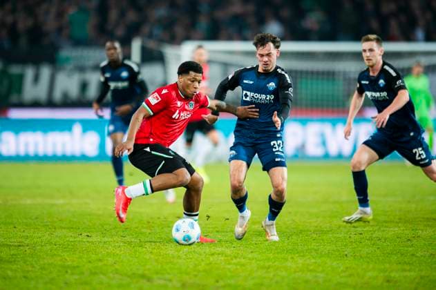 22 02 2025 Soccer, 2024 2025, 2 Bundesliga, Matchday 21, Hannover 96 SC Paderborn 07 L R Jessic Ngankam Hannover , Aaron Zehnter Paderborn , Tjark Scheller Paderborn DFL REGULATIONS PROHIBIT ANY USE OF PHOTOGRAPHS AS IMAGE SEQUENCES AND OR QUASI VIDEO Hannover Lower Saxony Germany Heinz von Heiden Arena