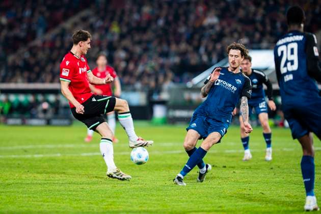 22 02 2025 Soccer, 2024 2025, 2 Bundesliga, 21 Matchday, Hannover 96 SC Paderborn 07 L R Phil Neumann Hannover , Calvin Brackelmann Paderborn DFL REGULATIONS PROHIBIT ANY USE OF PHOTOGRAPHS AS IMAGE SEQUENCES AND OR QUASI VIDEO Hannover Lower Saxony Germany Heinz von Heiden Arena