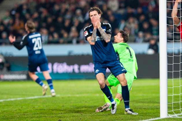 22 02 2025 Soccer, 2024 2025, 2 Bundesliga, 21 Matchday, Hannover 96 SC Paderborn 07 Calvin Brackelmann Paderborn DFL REGULATIONS PROHIBIT ANY USE OF PHOTOGRAPHS AS IMAGE SEQUENCES AND OR QUASI VIDEO Hannover Lower Saxony Germany Heinz von Heiden Arena