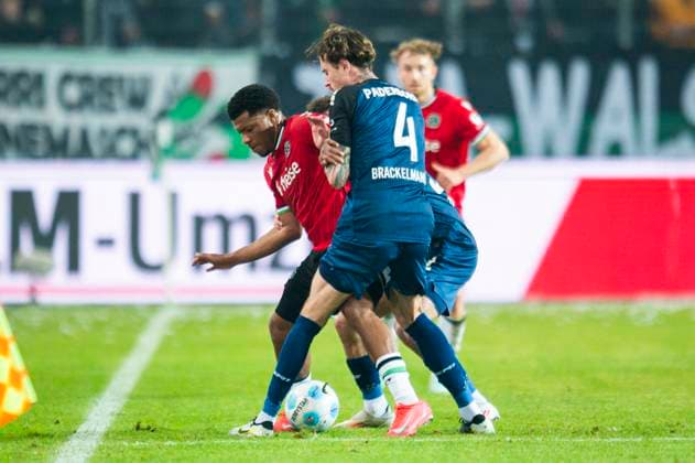 22 02 2025 Soccer, 2024 2025, 2 Bundesliga, Matchday 21, Hannover 96 SC Paderborn 07 L R Jessic Ngankam Hannover , Calvin Brackelmann Paderborn DFL REGULATIONS PROHIBIT ANY USE OF PHOTOGRAPHS AS IMAGE SEQUENCES AND OR QUASI VIDEO Hannover Lower Saxony Germany Heinz von Heiden Arena