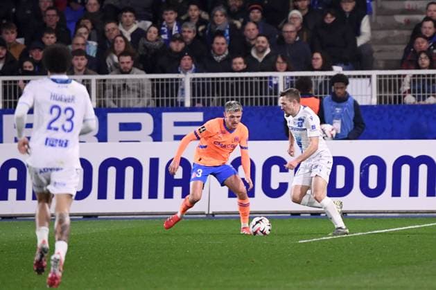 AJ Auxerre v Olympique de Marseille - Ligue 1 McDonald s 2024 2025 03 Quentin MERLIN (om) - 10 Gaetan PERRIN (aja) during the Ligue 1 McDonald s match between Auxerre and Marseille at Stade Abbe Deschamps on February 22, 2025 in Auxerre, France. Auxerre France  Copyright: xFEPx 776286372