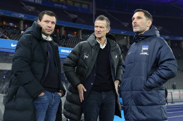 08 02 2025, xtgx, Fußball 2 Bundesliga, Hertha BSC Berlin 1 FC Kaiserslautern emspor, v l Benjamin Weber Hertha, Sportdirektor , Thomas E Herrich Hertha, Geschaeftsfuehrer Stefan Leitl Hertha, Trainer DFL DFB REGULATIONS PROHIBIT ANY USE OF PHOTOGRAPHS as IMAGE SEQUENCES and or QUASI VIDEO Berlin