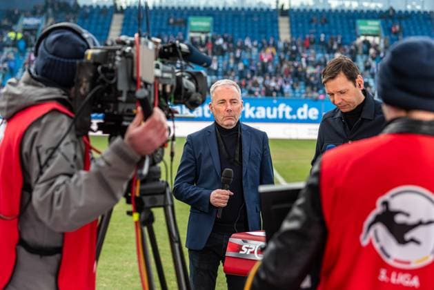 Rostock, Germany 22 February 2025 3 Liga 2024 2025 FC Hansa Rostock vs SG Dynamo Dresden In the picture middle Chairman Jürgen Wehlend Hansa Rostock at the interview DFB regulations prohibit any use of photographs as image sequences and or quasi video Copyright: xFotostandx xVoelkerx