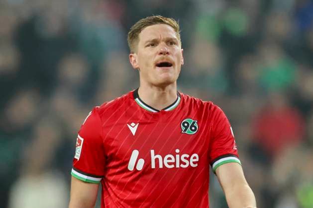 Marcel Halstenberg Hannover 96 looks on, 2 Bundesliga, Hannover 96 vs SC Paderborn 07, Heinz von Heiden Arena, February 22, 2025 in Hanover, Germany Photo by Marco Steinbrenner DeFodi Images Marcel Halstenberg Hannover 96 looks on, 2 Bundesliga, Hannover 96 vs SC Paderborn 07, Heinz von Heiden Arena, February 22, 2025 in Hanover, Germany Photo by Marco Steinbrenner DeFodi Images DFB DFL REGULATIONS PROHIBIT ANY USE OF PHOTOGRAPHS AS IMAGE SEQUENCES AND OR QUASI VIDEO