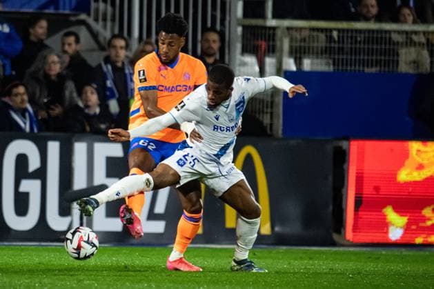 FOOTBALL :AJ Auxerre vs Olympique de Marseille - Ligue 1 - JournÃ e 23 - 21 02 2025 Hamed Junior TraorÃ (AJ Auxerre) Amir Murillo (OM) AuxerreFrance  Copyright: xBaptistexAutissierx