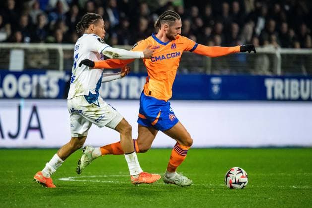 FOOTBALL :AJ Auxerre vs Olympique de Marseille - Ligue 1 - JournÃ e 23 - 21 02 2025 Adrien Rabiot (OM) Kevin Danois (AJ Auxerre) AuxerreFrance  Copyright: xBaptistexAutissierx