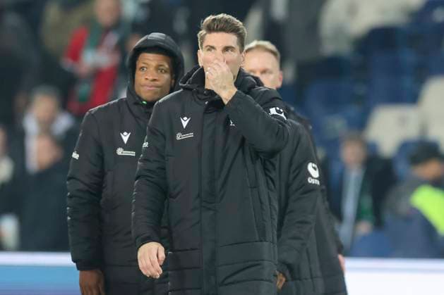 Torhueter Ron-Robert Zieler (Hannover 96) schaut enttaeuscht, 2. Bundesliga, Hannover 96 vs SC Paderborn 07, Heinz von Heiden Arena am 22. February 2025 in Hannover, Deutschland. (Foto von Marco Steinbrenner DeFodi Images) Torhueter Ron-Robert Zieler (Hannover 96) looks dejected, 2. Bundesliga, Hannover 96 vs SC Paderborn 07, Heinz von Heiden Arena, February 22, 2025 in Hanover, Germany. (Photo by Marco Steinbrenner DeFodi Images) DFB DFL REGULATIONS PROHIBIT ANY USE OF PHOTOGRAPHS AS IMAGE SEQUENCES AND OR QUASI-VIDEO.