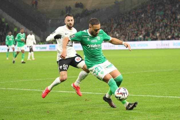 Ligue 1 : Saint-Etienne vs Angers Thierry LARRET MAXPPP. Football. Ligue 1 Mc Donald s. Association Sportive Saint-Etienne vs Angers. Stade Geoffroy Guichard, Saint-Etienne (42) le 22 fevrier 2025. Yvann MACON (ASSE) SAINT-ETIENNE (42) STADE STADE GEOFRROY-GUICHARD LOIRE AUVERGNE RHONE-ALPES FRANCE  Copyright: xThierryxLARRET MAXPPPxThierryxLARRETx TL_20250222_2043 0804625789st