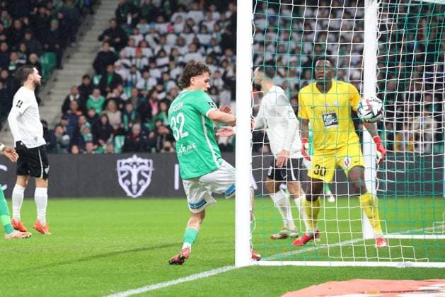 Ligue 1 : Saint-Etienne vs Angers Thierry LARRET MAXPPP. Football. Ligue 1 Mc Donald s. Association Sportive Saint-Etienne vs Angers. Stade Geoffroy Guichard, Saint-Etienne (42) le 22 fevrier 2025. JOIE BUT ASSE SAINT-ETIENNE (42) STADE STADE GEOFRROY-GUICHARD LOIRE AUVERGNE RHONE-ALPES FRANCE  Copyright: xThierryxLARRET MAXPPPxThierryxLARRETx TL_20250222_2051 0804625797st