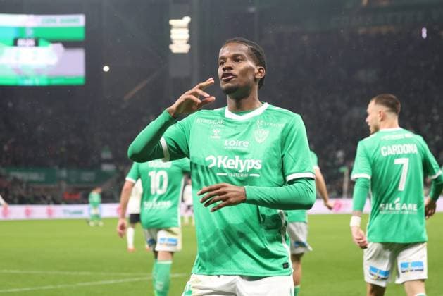 Ligue 1 : Saint-Etienne vs Angers Thierry LARRET MAXPPP. Football. Ligue 1 Mc Donald s. Association Sportive Saint-Etienne vs Angers. Stade Geoffroy Guichard, Saint-Etienne (42) le 22 fevrier 2025. JOIE BUT Pierre-Emmanuel EKWAH (ASSE) SAINT-ETIENNE (42) STADE STADE GEOFRROY-GUICHARD LOIRE AUVERGNE RHONE-ALPES FRANCE  Copyright: xThierryxLARRET MAXPPPxThierryxLARRETx TL_20250222_0007 0804637746st