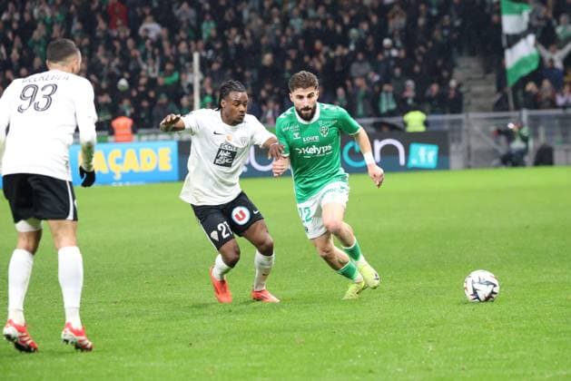 Ligue 1 : Saint-Etienne vs Angers Thierry LARRET MAXPPP. Football. Ligue 1 Mc Donald s. Association Sportive Saint-Etienne vs Angers. Stade Geoffroy Guichard, Saint-Etienne (42) le 22 fevrier 2025. SAINT-ETIENNE (42) STADE STADE GEOFRROY-GUICHARD LOIRE AUVERGNE RHONE-ALPES FRANCE  Copyright: xThierryxLARRET MAXPPPxThierryxLARRETx TL_20250222_0027 0804637858st