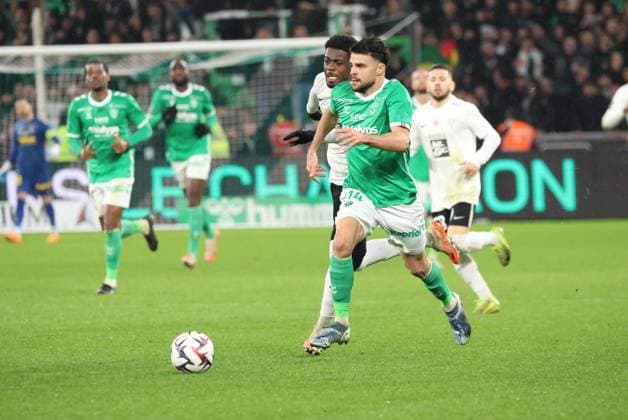 Ligue 1 : Saint-Etienne vs Angers Thierry LARRET MAXPPP. Football. Ligue 1 Mc Donald s. Association Sportive Saint-Etienne vs Angers. Stade Geoffroy Guichard, Saint-Etienne (42) le 22 fevrier 2025. Louis MOUTON (ASSE) SAINT-ETIENNE (42) STADE STADE GEOFRROY-GUICHARD LOIRE AUVERGNE RHONE-ALPES FRANCE  Copyright: xThierryxLARRET MAXPPPxThierryxLARRETx TL_20250222_0045 0804638103st