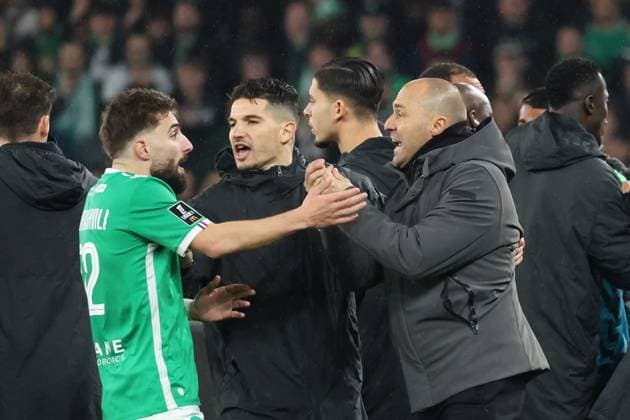 Ligue 1 : Saint-Etienne vs Angers Thierry LARRET MAXPPP. Football. Ligue 1 Mc Donald s. Association Sportive Saint-Etienne vs Angers. Stade Geoffroy Guichard, Saint-Etienne (42) le 22 fevrier 2025. ALTERCATION ENTRE Zurilo DAVITASHVILI (ASSE) et Alexandre DUJEUX coach Angers SAINT-ETIENNE (42) STADE STADE GEOFRROY-GUICHARD LOIRE AUVERGNE RHONE-ALPES FRANCE  Copyright: xThierryxLARRET MAXPPPxThierryxLARRETx TL_20250222_0048 0804638115st
