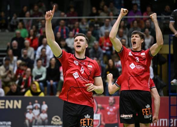 Volleyball 2 Bundesliga season 2024 2025 22 02 2024 TV Rottenburg SV Schwaig TEAM CELEBRATION TV Rottenburg Niklas Lichtenauer left and Jan Huber right