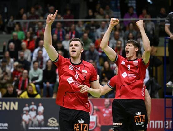 Volleyball 2 Bundesliga season 2024 2025 22 02 2024 TV Rottenburg SV Schwaig TEAM CELEBRATION TV Rottenburg Niklas Lichtenauer left and Jan Huber right