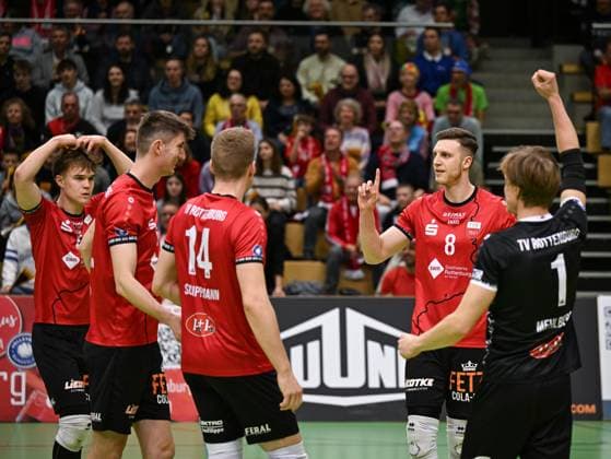 Volleyball 2 Bundesliga season 2024 2025 22 02 2024 TV Rottenburg SV Schwaig TEAM CELEBRATION TV Rottenburg Aurel Sprenger, Maik Trautmann, Timon Schippmann, Niklas Lichtenauer and Dirk Mehlberg from left to right