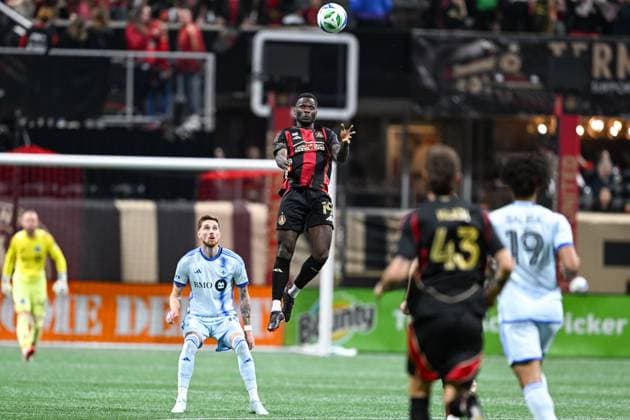 ATLANTA, GA Ã FEBRUARY 22: Atlanta forward Emmanuel Latte Lath (19) elevates for a header during the MLS, Fussball Herren, USA match between CF Montreal and Atlanta United FC on February 22nd, 2025 at Mercedes-Benz Stadium in Atlanta, GA. (Photo by Rich von Biberstein Icon Sportswire) SOCCER: FEB 22 MLS Atlanta United FC vs CF Montreal EDITORIAL USE ONLY Icon250222002