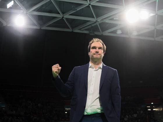 Briefly in the spotlight Herrschings managing director and co-coach Max HAUSER on the sidelines Volleyball Bundesliga, Herrsching Lueneburg Volleyball Bundesliga, WWK Volleys Herrsching SVG Lüneburg 0 3, main round, 2024 2025 season, on 22 02 2025 in Munich, B M W P A R K, Germany Source Copyright Credit Oryk HAIST xVOLLEYBALL-HERRSCHING-LUENEBURGx