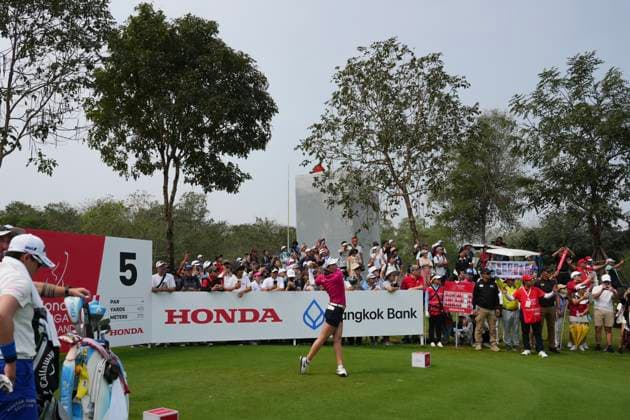 LPGA, Golf Damen Thailand 2025 Jeeno Thitikul of Thailand plays her tee shot during round 4 of the Honda LPGA Thailand 2025 at Siam Country Club Old Course on February 23, 2025, in Pattaya, Chonburi, Thailand. Pattaya Chonburi Thailand  Copyright: xVachiraxVachirax originalFilename:kalong-lpgathai250223_npVMo.jpg