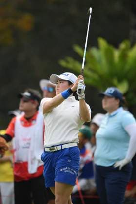 LPGA, Golf Damen Thailand 2025 Akie Iwai of Japan plays her tee shot during round 4 of the Honda LPGA Thailand 2025 at Siam Country Club Old Course on February 23, 2025, in Pattaya, Chonburi, Thailand. Pattaya Chonburi Thailand  Copyright: xVachiraxVachirax originalFilename:kalong-lpgathai250223_npmDC.jpg