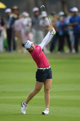 LPGA, Golf Damen Thailand 2025 Jeeno Thitikul of Thailand plays her approach shot during round 4 of the Honda LPGA Thailand 2025 at Siam Country Club Old Course in Pattaya, Chonburi, Thailand, on February 23, 2025. Pattaya Chonburi Thailand  Copyright: xVachiraxVachirax originalFilename:kalong-lpgathai250223_npG5D.jpg