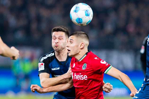 22 02 2025 Soccer, 2024 2025, 2 Bundesliga, Matchday 23, Hannover 96 SC Paderborn 07 L R Marcel Hoffmeier Paderborn , Enzo Leopold Hannover DFL REGULATIONS PROHIBIT ANY USE OF PHOTOGRAPHS AS IMAGE SEQUENCES AND OR QUASI VIDEO Hannover Lower Saxony Germany Heinz von Heiden Arena