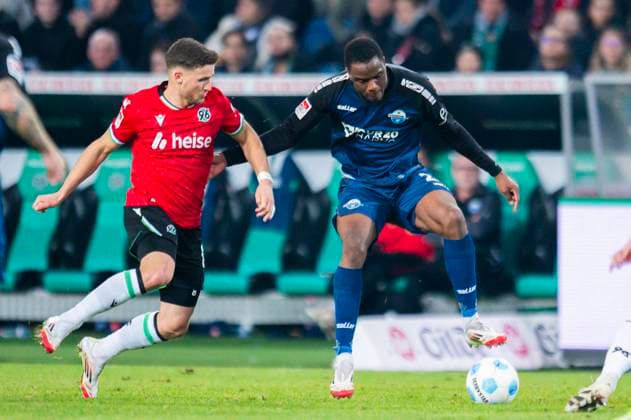 22 02 2025 Soccer, 2024 2025, 2 Bundesliga, Matchday 23, Hannover 96 SC Paderborn 07 L R Enzo Leopold Hannover , Ilyas Ansah Paderborn DFL REGULATIONS PROHIBIT ANY USE OF PHOTOGRAPHS AS IMAGE SEQUENCES AND OR QUASI VIDEO Hannover Lower Saxony Germany Heinz von Heiden Arena