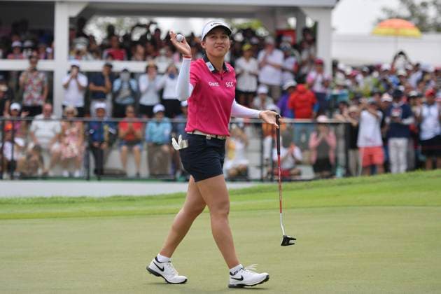 LPGA, Golf Damen Thailand 2025 Jeeno Thitikul of Thailand holes out on the 18th green during round 4 of the Honda LPGA Thailand 2025 at Siam Country Club Old Course in Pattaya, Chonburi, Thailand, on February 23, 2025. Pattaya Chonburi Thailand  Copyright: xVachiraxVachirax originalFilename:kalong-lpgathai250223_npaIF.jpg