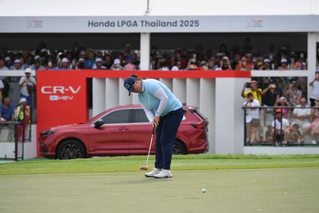 LPGA, Golf Damen Thailand 2025 Angel Yin of the USA plays her putt shot at the 18th hole during Round 4 of the Honda LPGA Thailand 2025 at Siam Country Club Old Course on February 23, 2025, in Pattaya, Chonburi, Thailand. Pattaya Chonburi Thailand  Copyright: xVachiraxVachirax originalFilename:kalong-lpgathai250223_npBDU.jpg