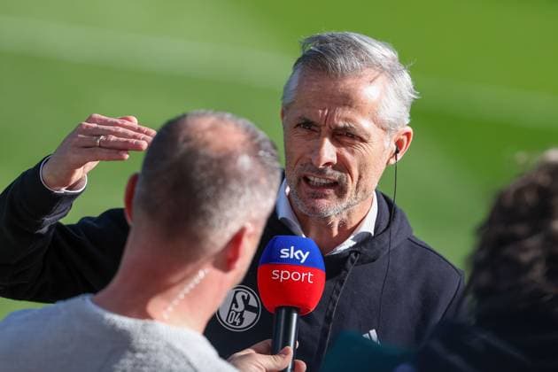 2025 02 23 xJFAx 2 Bundesliga 2024 25 23 Matchday SV Darmstadt 98 FC Schalke 04 v l , Coach Kees van Wonderen FC Schalke 04 in interview DFL DFB REGULATIONS PROHIBIT ANY USE OF PHOTOGRAPHS as IMAGE SEQUENCES and or QUASI VIDEO Copyright: JoaquimxFerreira