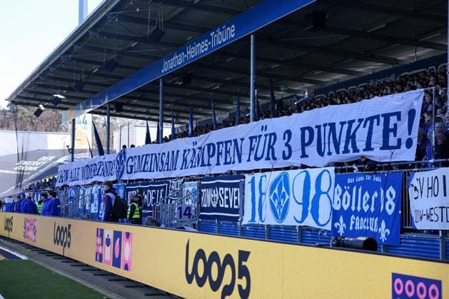 2025 02 23 xJFAx 2 Bundesliga 2024 25 23 Matchday SV Darmstadt 98 FC Schalke 04 v l , SV Darmstadt 98 Fans,Mood, Scarves, Shirts, Emotions DFL DFB REGULATIONS PROHIBIT ANY USE OF PHOTOGRAPHS as IMAGE SEQUENCES and or QUASI VIDEO Copyright: JoaquimxFerreira
