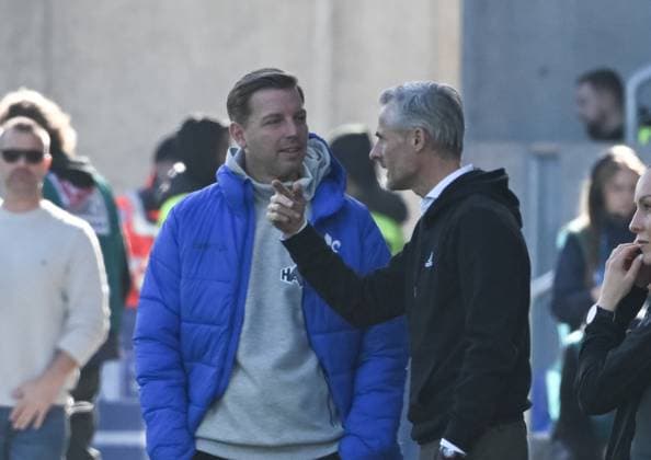 23 02 2025, xsltx, Soccer 2 Bundesliga, SV Darmstadt 98 FC Schalke 04 v l Florian Kohfeldt Head Coach SV Darmstadt 98 and Kees van Wonderen Head Coach FC Schalke 04 in friendly dialog before the start of the match DFL DFB REGULATIONS PROHIBIT ANY USE OF PHOTOGRAPHS as IMAGE SEQUENCES and or QUASI VIDEO