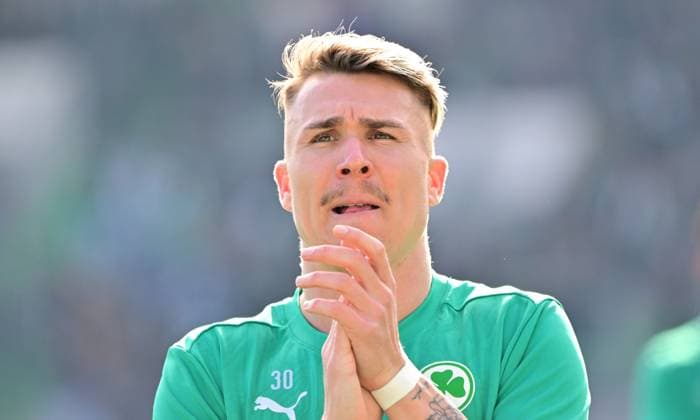 23 02 2025 Soccer season 2024 2025 2 Soccer Bundesliga 23 Matchday SpVgg Greuther Fürth Kleeblatt BTSV Eintracht Braunschweig Sportfoto Zink MeZi xmexzix DFL regulations prohibit any use of photographs as image sequences and or quasi video only for editorial use Felix Klaus 30, SpVgg Greuther Fürth before the start of the match