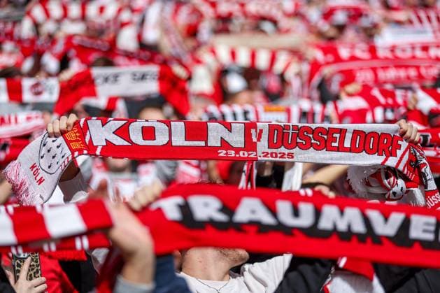 23 02 2025, Fußball, 1 FC Köln Fortuna Düsseldorf, 2 Fußball Bundesliga, 23 Spieltag, RheinEnergie STADION, Saison 2024 2025 Fanschal Schriftzug Köln Düsseldorf Symbolbild Revierderby Rheinderby Partie Schalparade DFB regulations prohibit any use of photographs as image sequences and or quasi video Nordrhein Westfalen Germany