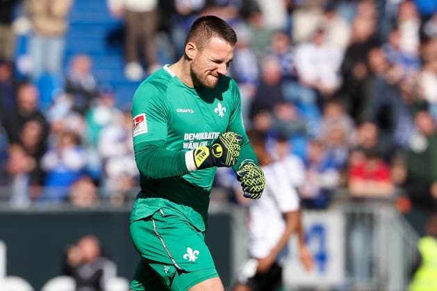 2025 02 23 xJFAx 2 Bundesliga 2024 25 23 Matchday SV Darmstadt 98 FC Schalke 04 v l , Goalkeeper, Goalkeeper Marcel Schuhen SV Darmstadt 98 Torjubel, Goal celebration, celebrate the goal DFL DFB REGULATIONS PROHIBIT ANY USE OF PHOTOGRAPHS as IMAGE SEQUENCES and or QUASI VIDEO Copyright: JoaquimxFerreira