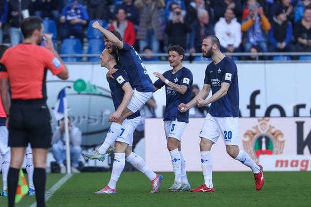 2025 02 23 xJFAx 2 Bundesliga 2024 25 23 Matchday SV Darmstadt 98 FC Schalke 04 v l , Isac Alexi Sivert Lidberg SV Darmstadt 98 , Sergio Lopez SV Darmstadt 98 , Guillermo Bueno Lopez SV Darmstadt 98 , Aleksander Vukovic SV Darmstadt 98 Torjubel, Goal celebration, celebrate the goal DFL DFB REGULATIONS PROHIBIT ANY USE OF PHOTOGRAPHS as IMAGE SEQUENCES and or QUASI VIDEO Copyright: JoaquimxFerreira
