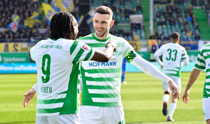 23 02 2025 Soccer Season 2024 2025 2 Soccer Bundesliga 23 Matchday SpVgg Greuther Fürth Kleeblatt BTSV Eintracht Braunschweig Sportfoto Zink xwoxzix DFL regulations prohibit any use of photographs as image sequences and or quasi video only for editorial use Torjubel Jubel Freude nach Treffer Torschuß zum 1 0 durch Noel Futkeu 9, SpVgg Greuther Fürth Noel Futkeu 9, SpVgg Greuther Fürth Branimir Hrgota 10, SpVgg Greuther Fürth