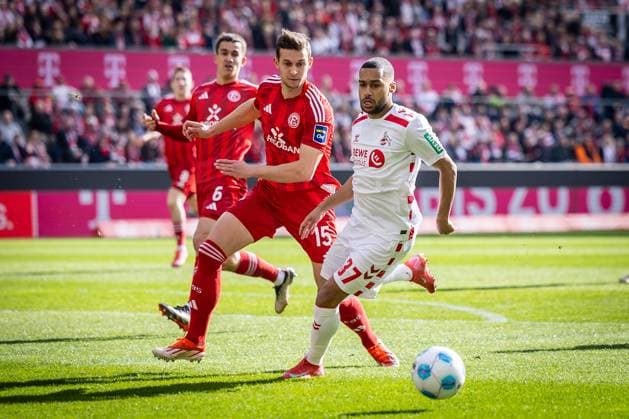 2 Soccer Bundesliga 1 FC Köln Fortuna Düsseldorf, 23 02 2025 Tim Oberdorf Fortuna Düsseldorf, 15 and Linton Maina 1 FC Köln, 37 in a duel Cologne, 23 02 2025 1 FC Köln Fortuna Düsseldorf 23 Matchday of 2 Soccer Bundesliga , 1 FC Köln Fortuna Düsseldorf at the Rhein Energie Stadion in Cologne DFL REGULATIONS PROHIBIT ANY USE OF PHOTOGRAPHS AS IMAGE SEQUENCES AND OR QUASI VIDEO Copyright: xBEAUTIFULxSPORTS LeahxKohringx