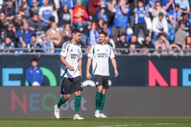 23 02 2025, Soccer, Season 2024 2025, 2 Bundesliga, Matchday 23, SV Darmstadt 98 FC Schalke 04, v l Aymen Barkok FC Schalke 04 , Marcin Kaminski FC Schalke 04 Darmstadt Böllenfalltor Hessen Germany xRHR PHOTO YYx Copyright: RHR-FOTOx RHR-FOTO YY