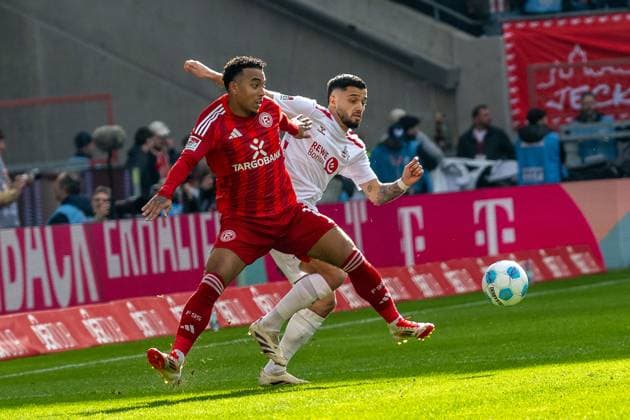 23 02 2025, Soccer 2 Bundesliga, Season 2024 2025, Matchday 23, 1 FC Koeln Fortuna Duesseldorf at RheinEnergieStadion in Koeln duel between Myron van Brederode Fortuna Duesseldorf, 10 and Jusuf Gazibegovic 1 FC Koeln, 25 Important note In accordance with the regulations of the DFL German Football League and the DFB German Football Association, it is prohibited to utilize or have utilized photographs taken in the stadium or of the match in the form of sequential images or video-like photo series Foto Kirchner Media Thomas Haesler Copyright: xKirchner-Media ThomasxHaeslerx